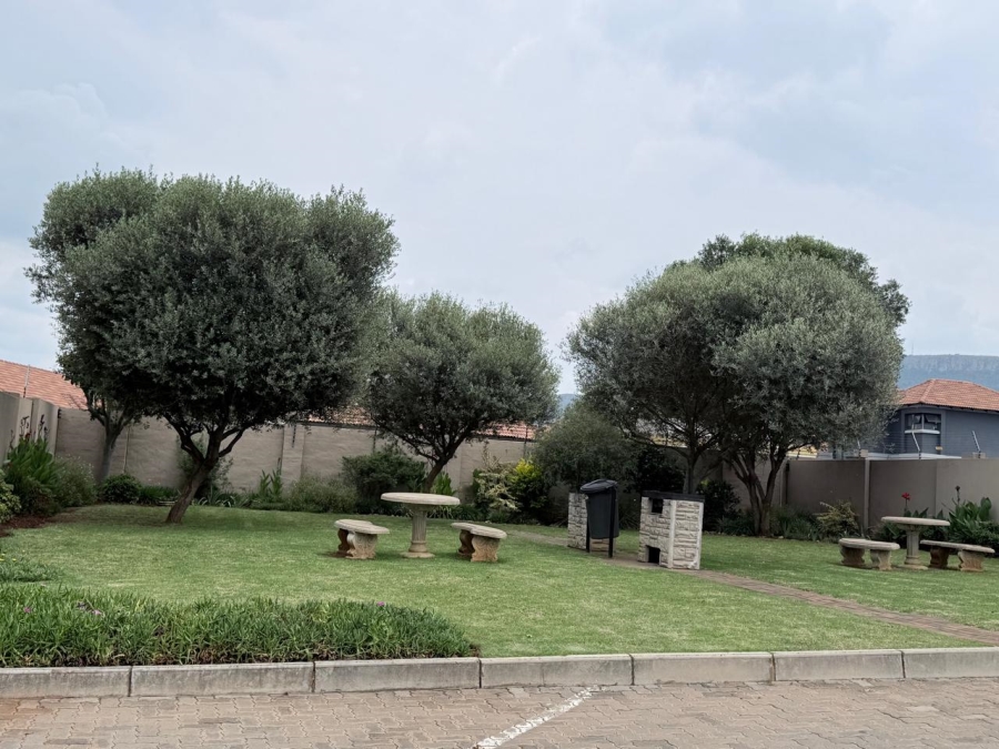 2 Bedroom Property for Sale in Gateway Manor North West